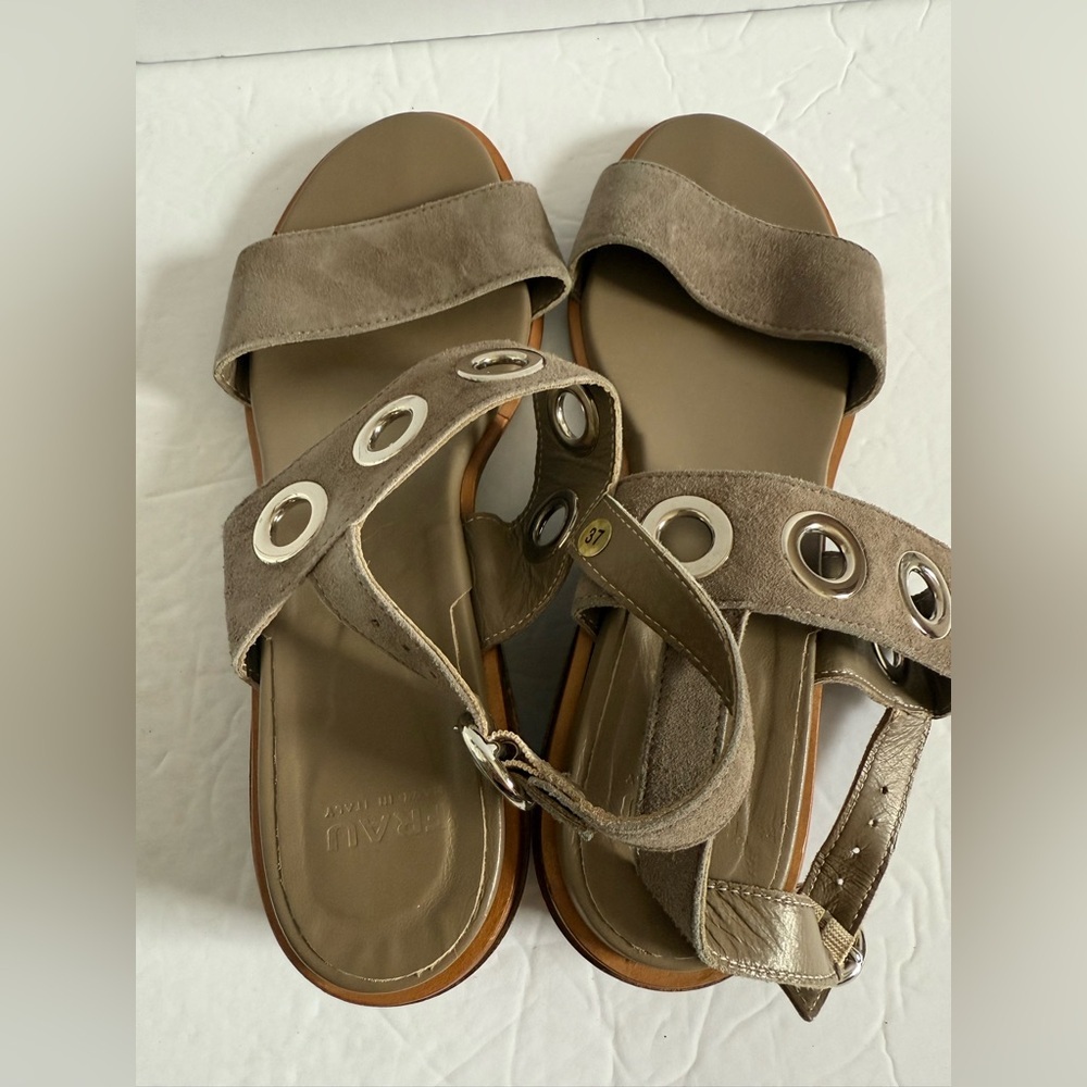 Tan Taupe Low Block Heel Leather Sandals Flats Women Size EU 37 - Picture 3 of 12